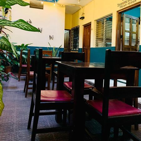 Hostal Fachente Leon Bagian luar foto