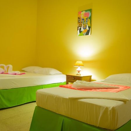 Hostal Fachente Leon Bagian luar foto