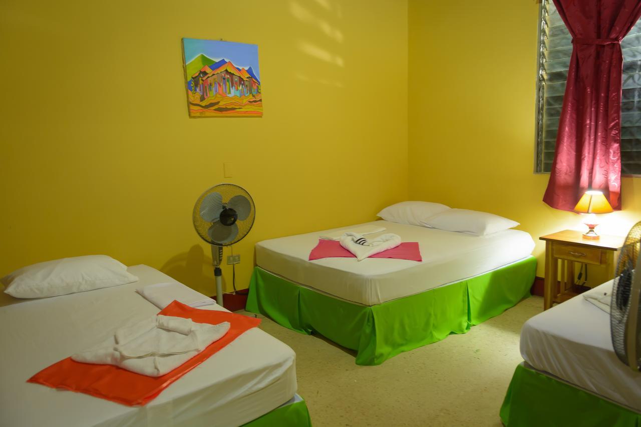 Hostal Fachente Leon Bagian luar foto