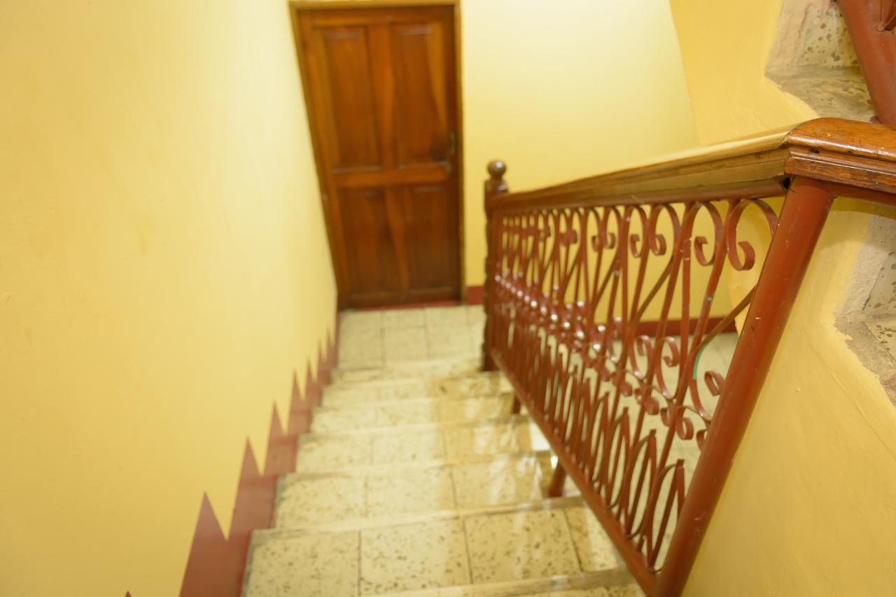 Hostal Fachente Leon Bagian luar foto