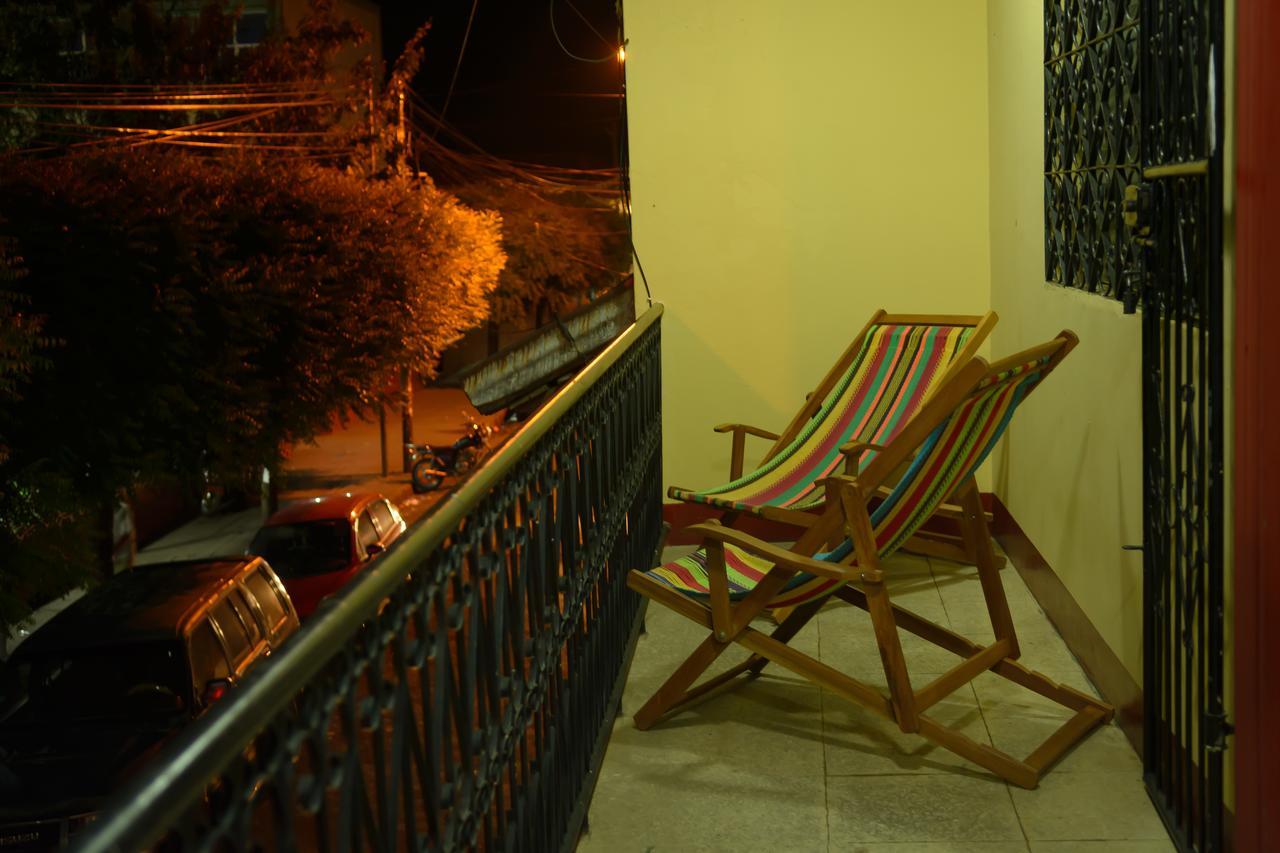 Hostal Fachente Leon Bagian luar foto