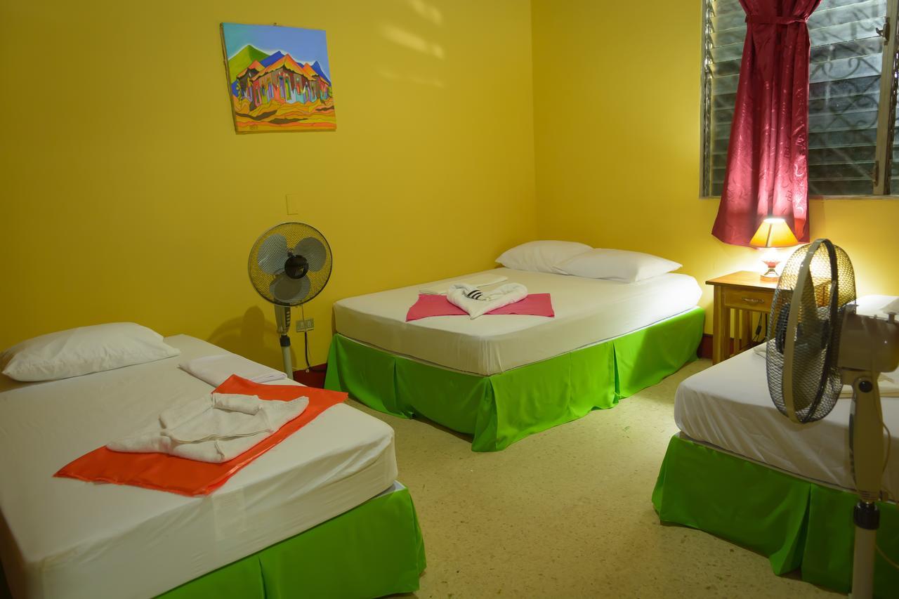 Hostal Fachente Leon Bagian luar foto