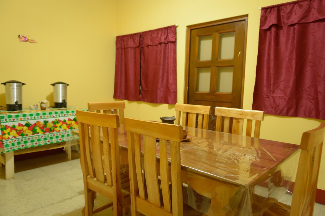 Hostal Fachente Leon Bagian luar foto