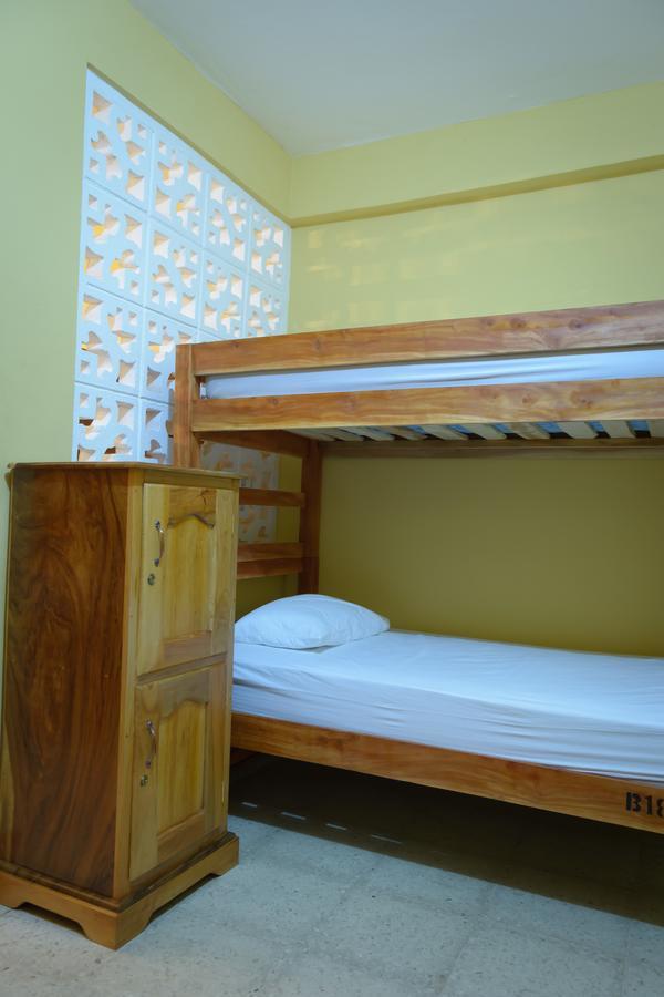 Hostal Fachente Leon Bagian luar foto