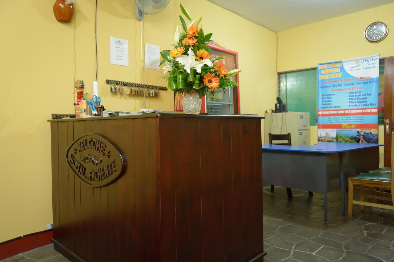 Hostal Fachente Leon Bagian luar foto