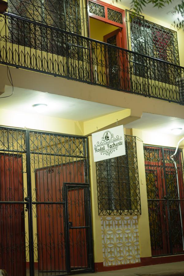 Hostal Fachente Leon Bagian luar foto